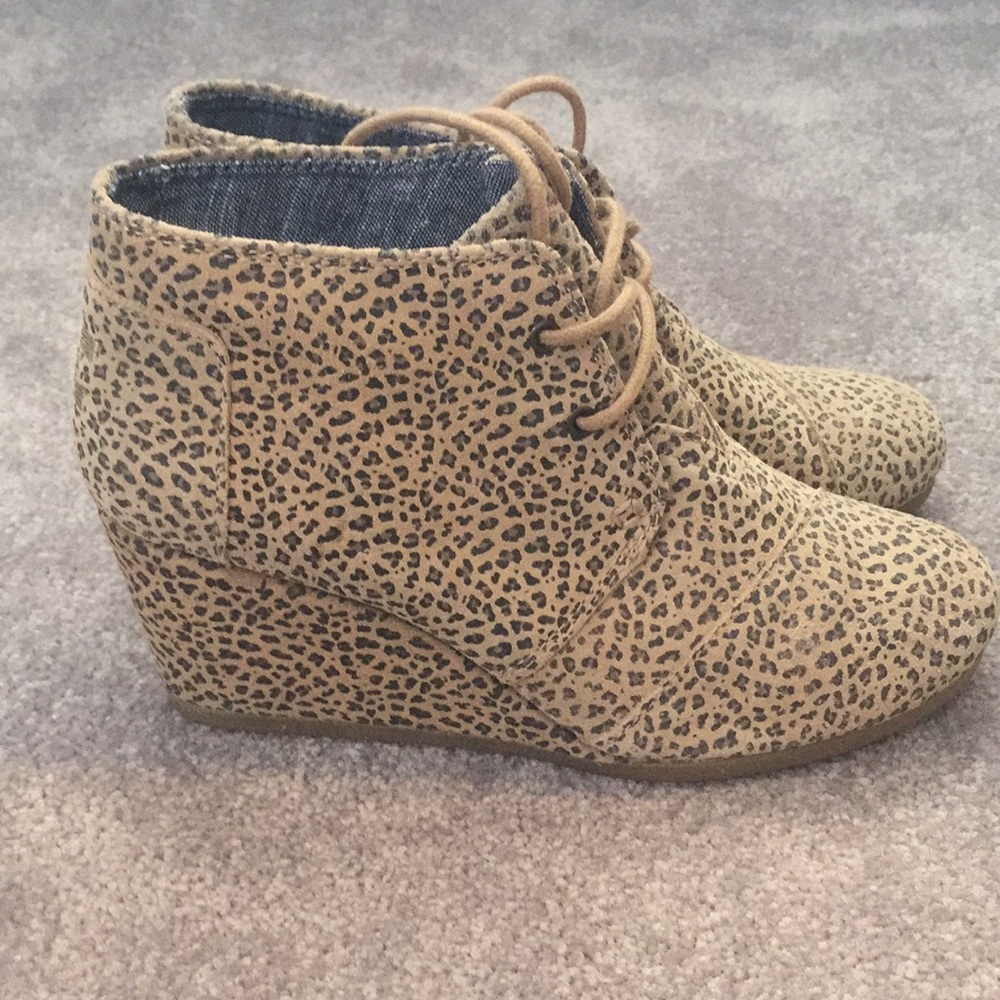 Toms leopard booties